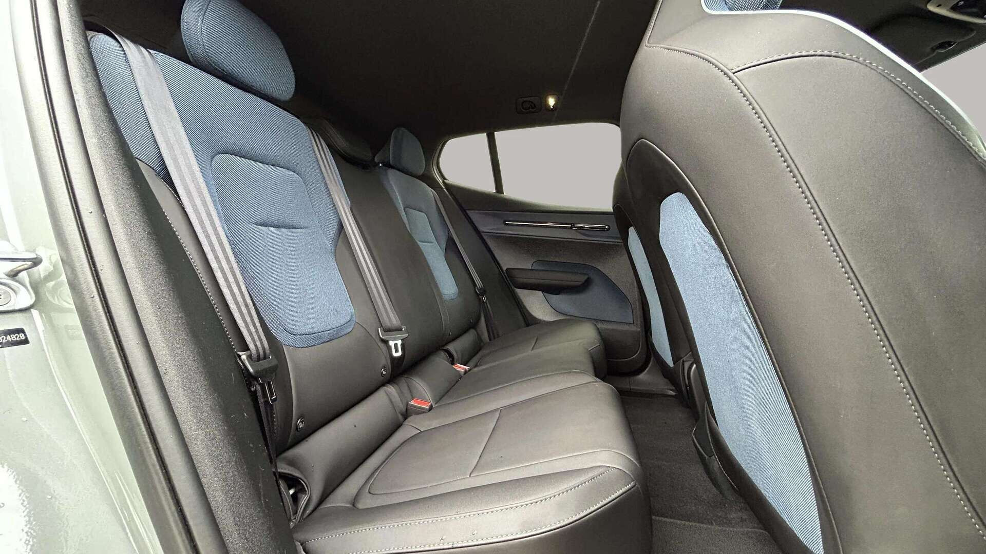 Grå Volvo EX30 fra 2024