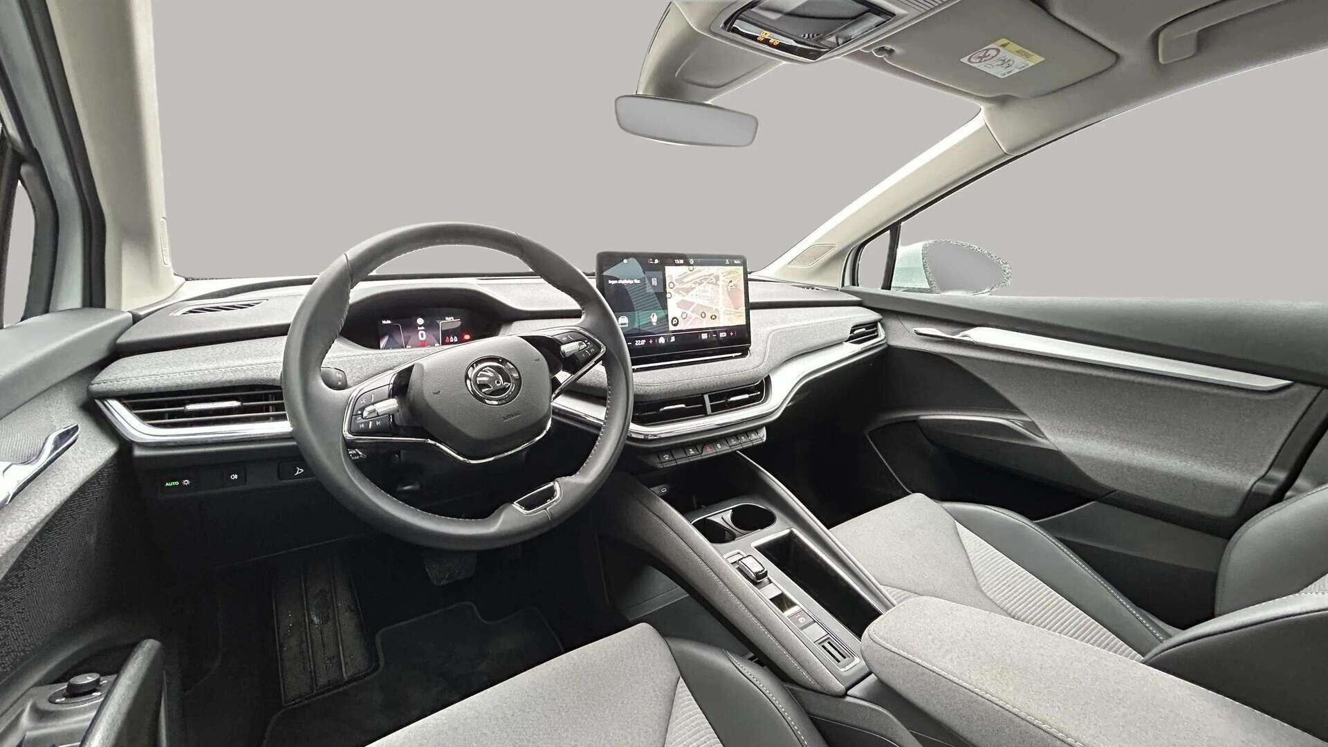 Hvid Skoda Enyaq fra 2024