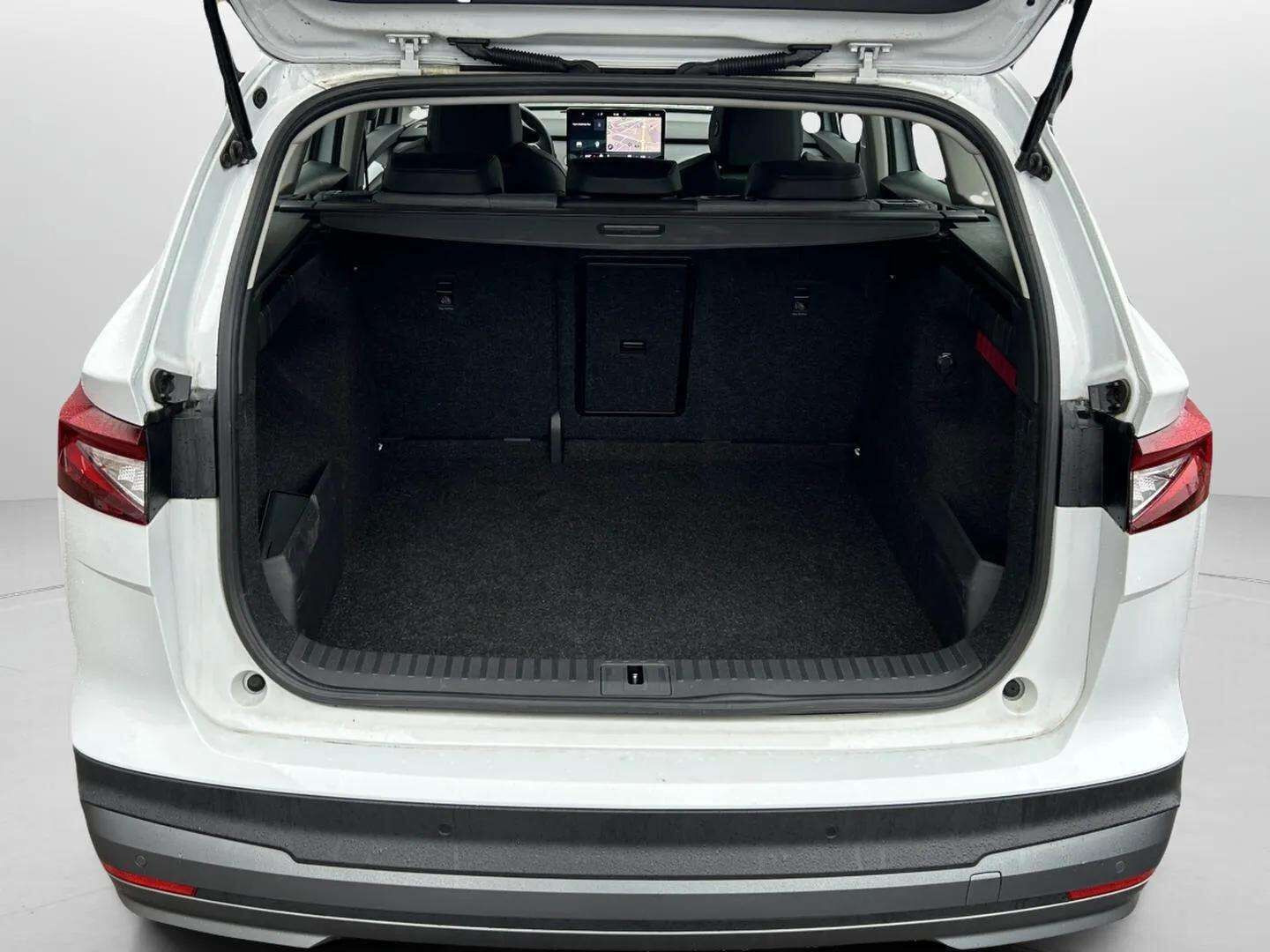 Hvid Skoda Enyaq fra 2024