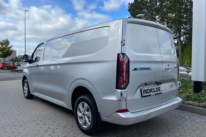 Sølv Ford E-Transit Custom fra 2026