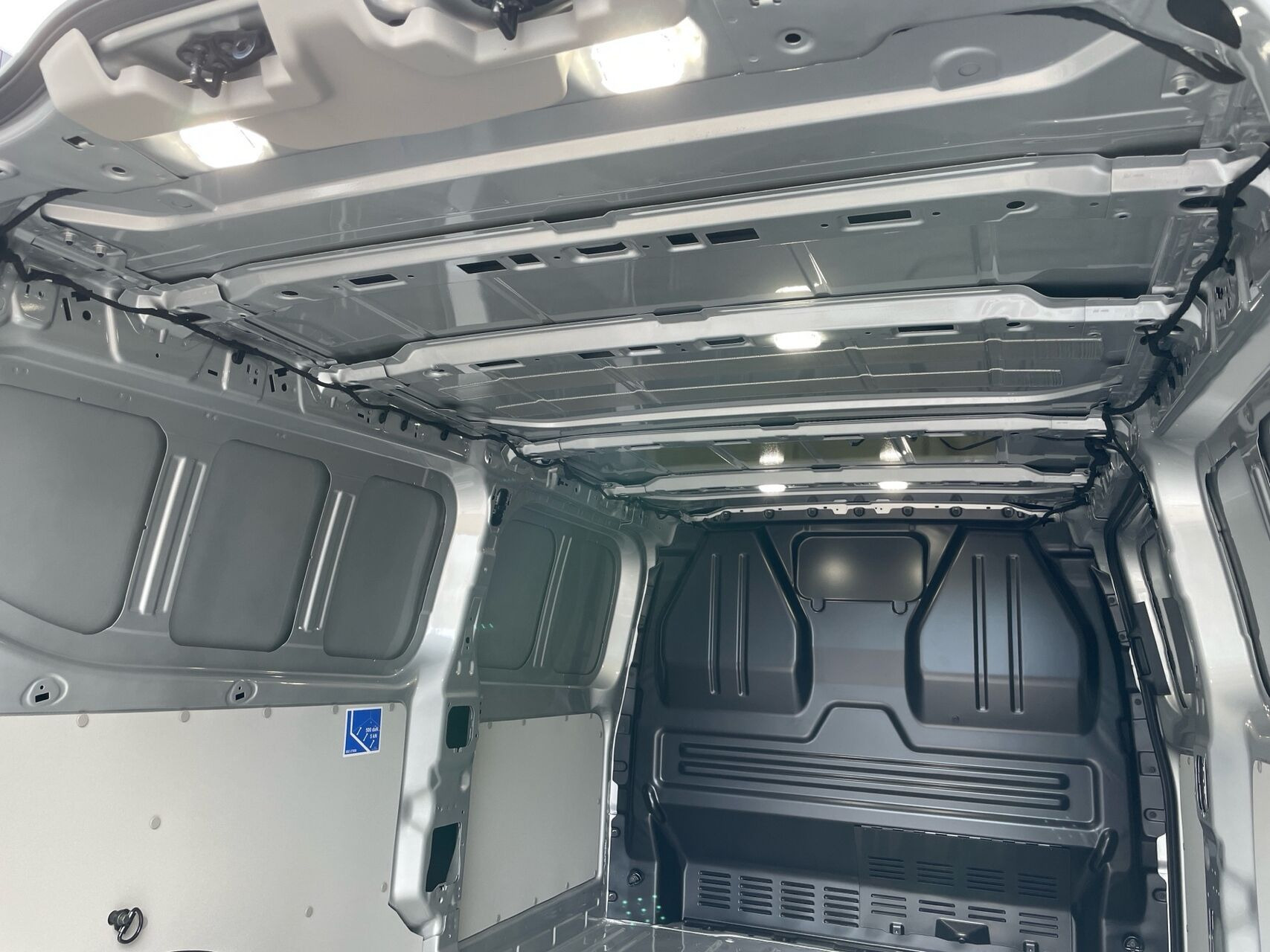 Sølv Ford E-Transit Custom fra 2026