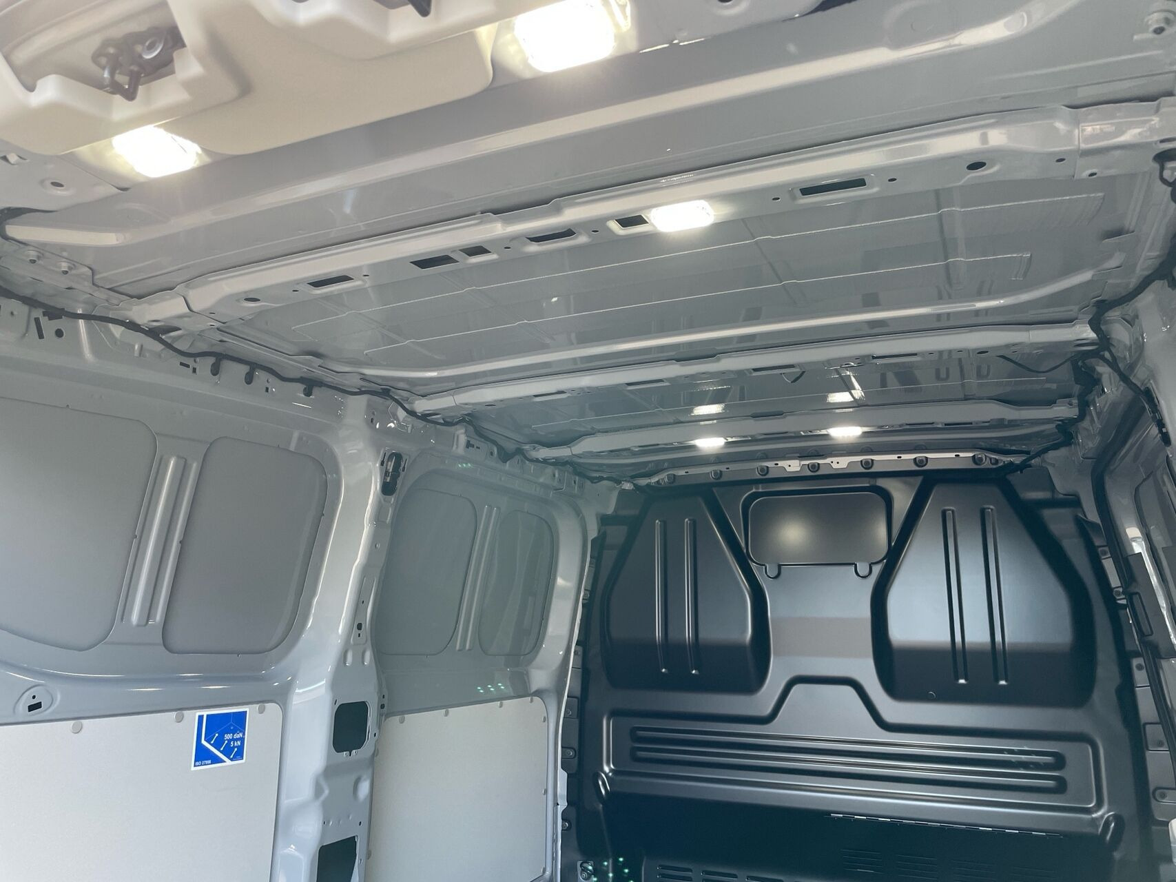 Grå Ford E-Transit Custom fra 2026