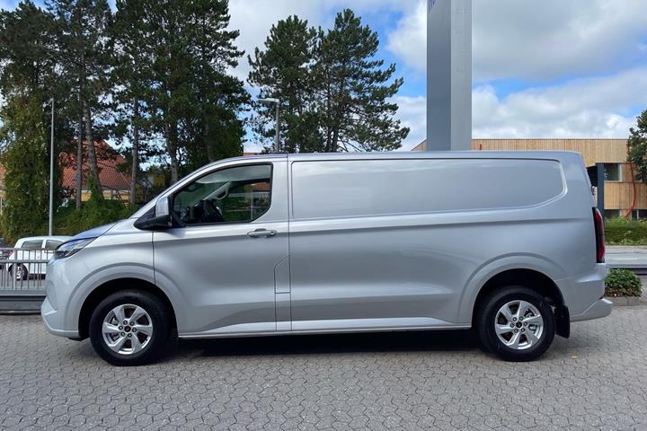 Sølv Ford E-Transit Custom fra 2026