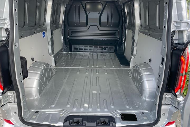 Sølv Ford E-Transit Custom fra 2026