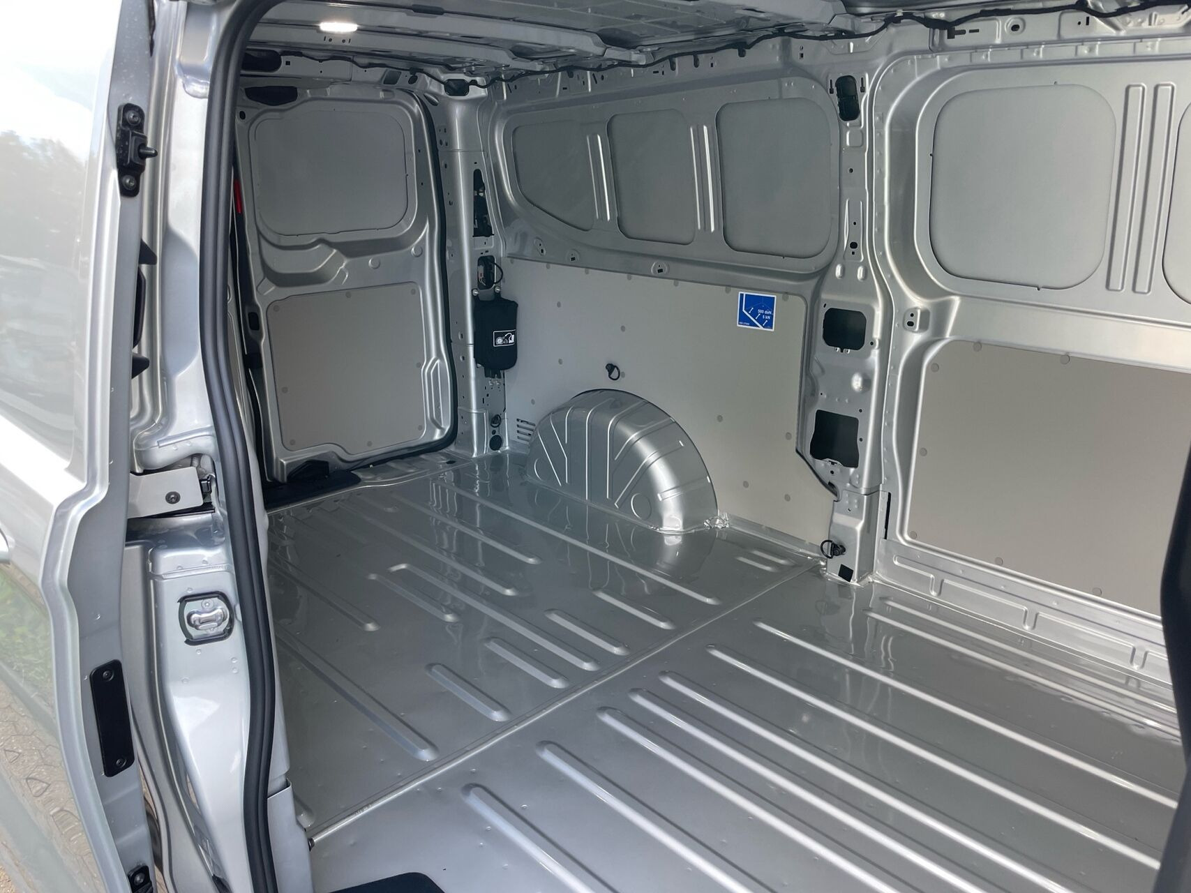 Sølv Ford E-Transit Custom fra 2026