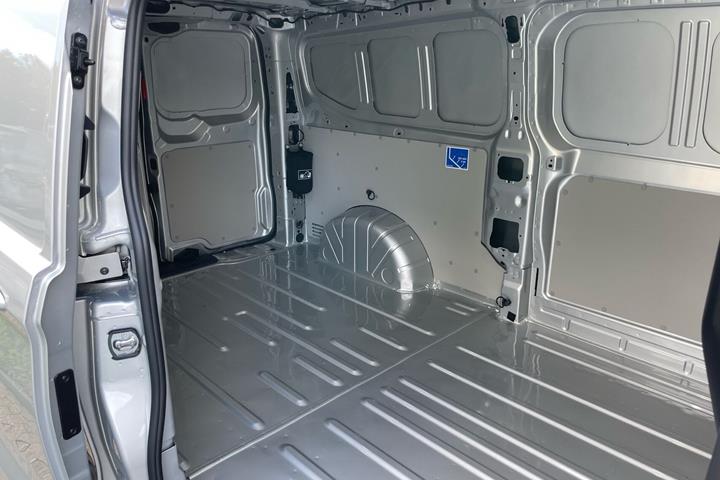 Sølv Ford E-Transit Custom fra 2026