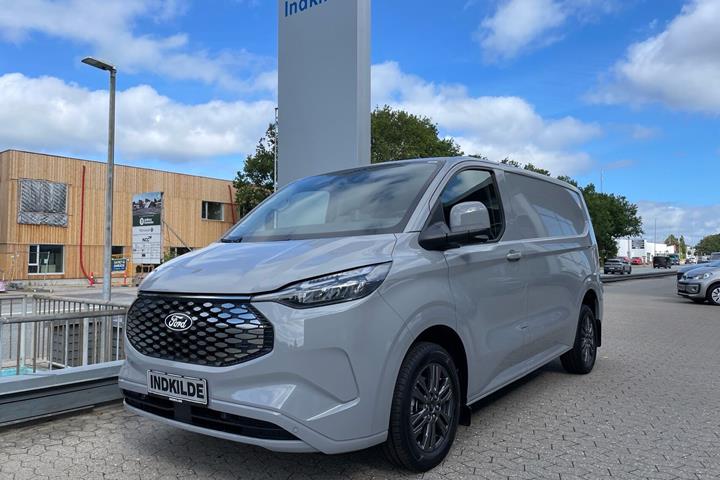 Grå Ford E-Transit Custom fra 2026