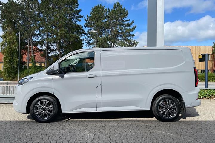 Grå Ford E-Transit Custom fra 2026