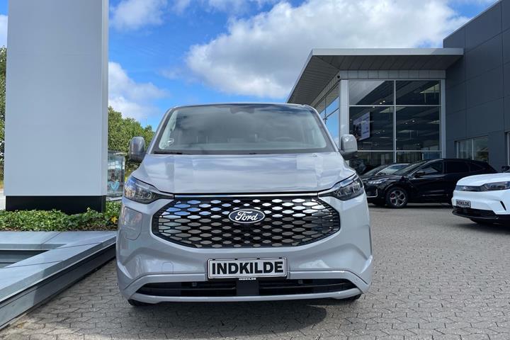 Grå Ford E-Transit Custom fra 2026