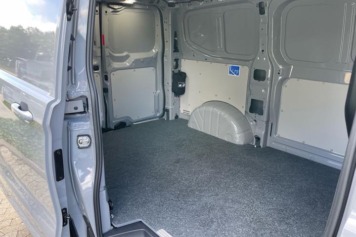 Grå Ford E-Transit Custom fra 2026
