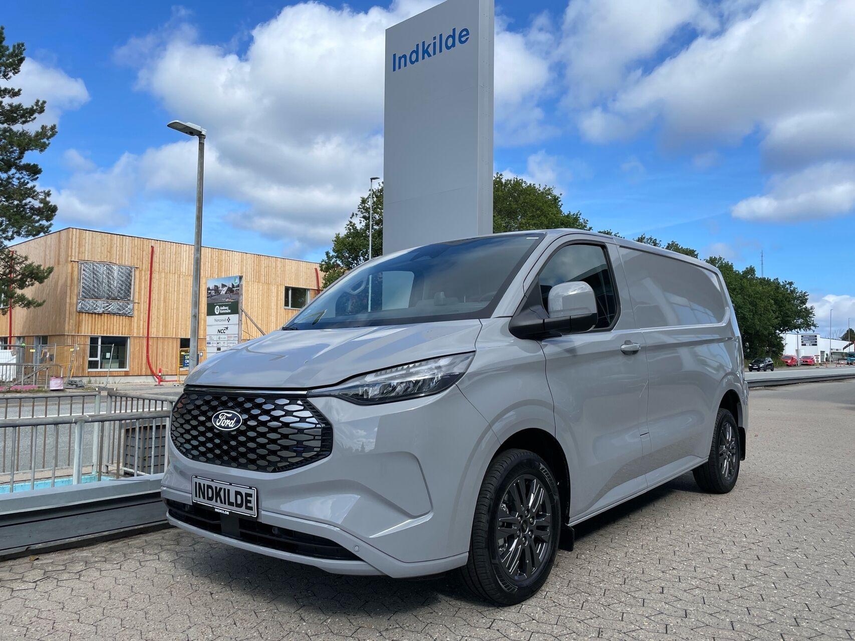 Ford E-Transit Custom 320 L1H1 EL Limited 136HK Van Aut.