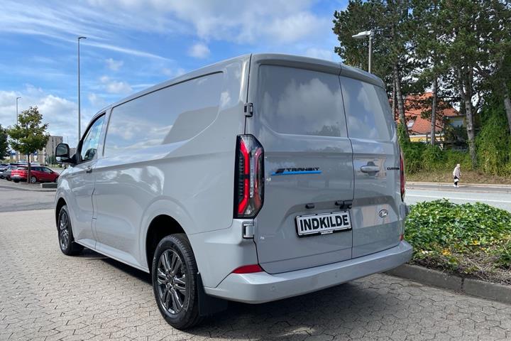Grå Ford E-Transit Custom fra 2026