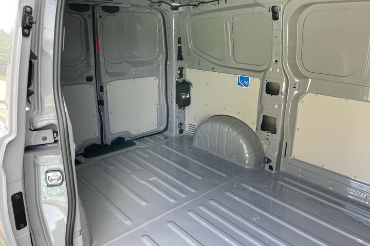 Grå Ford E-Transit Custom fra 2026