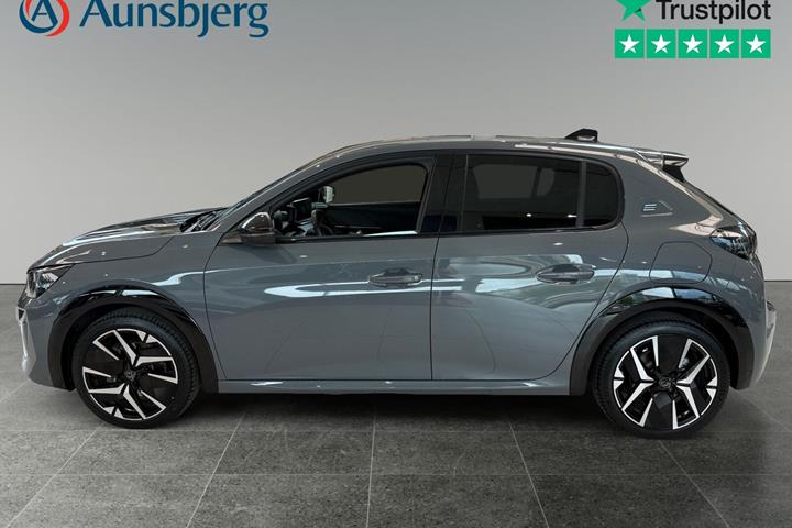 Grå Peugeot e-208 fra 2025