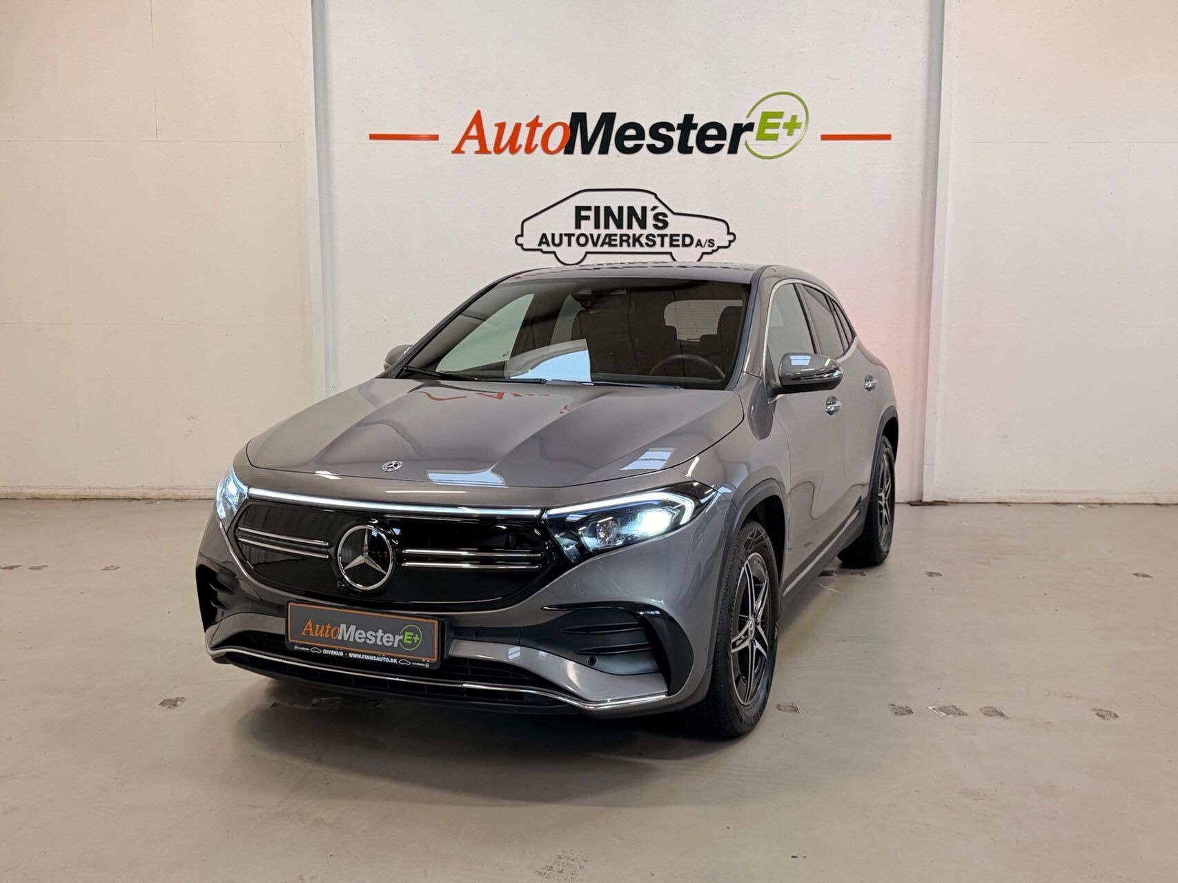 Grå Mercedes EQA250+ fra 2023