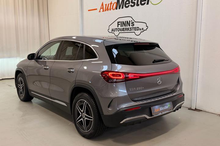 Grå Mercedes EQA250+ fra 2023