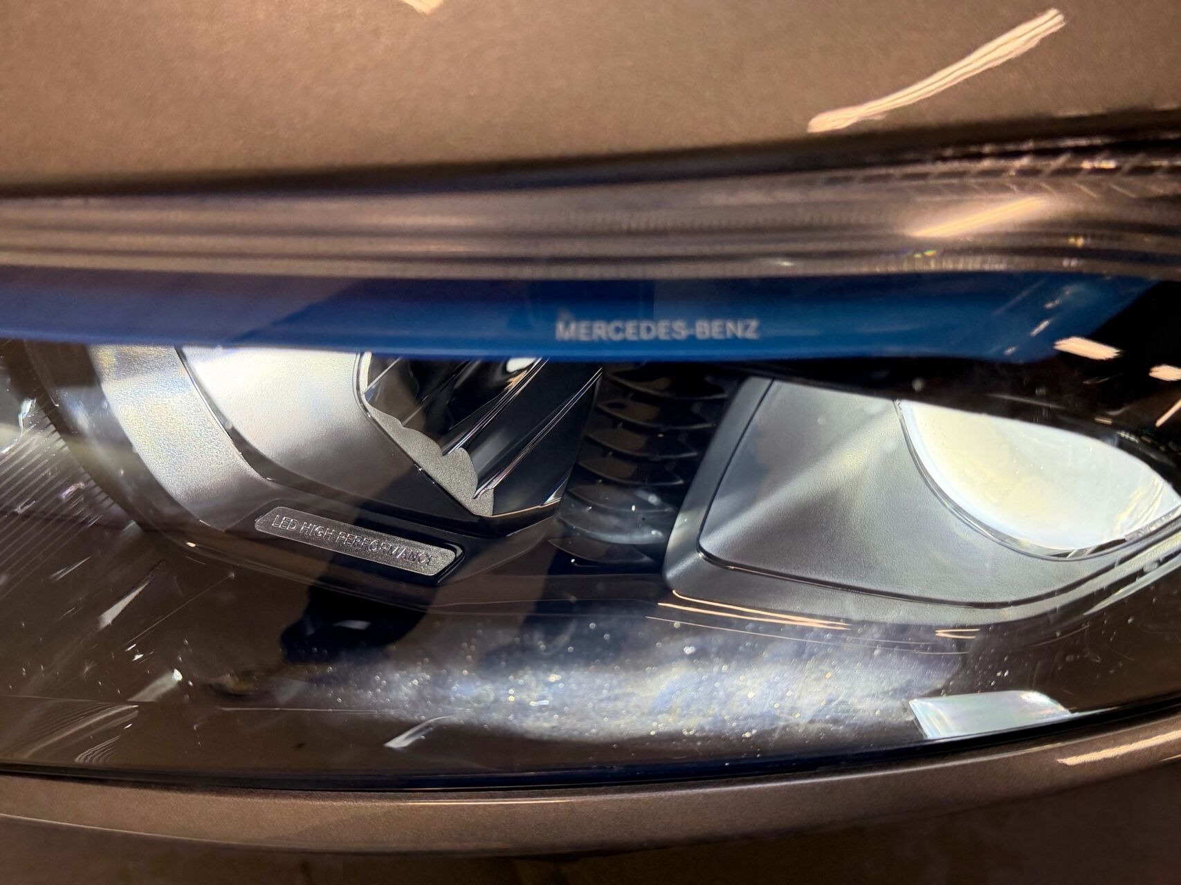 Grå Mercedes EQA250+ fra 2023