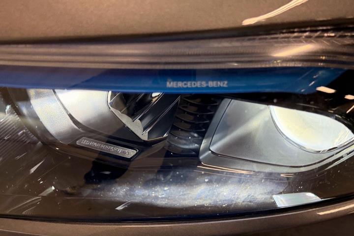 Grå Mercedes EQA250+ fra 2023