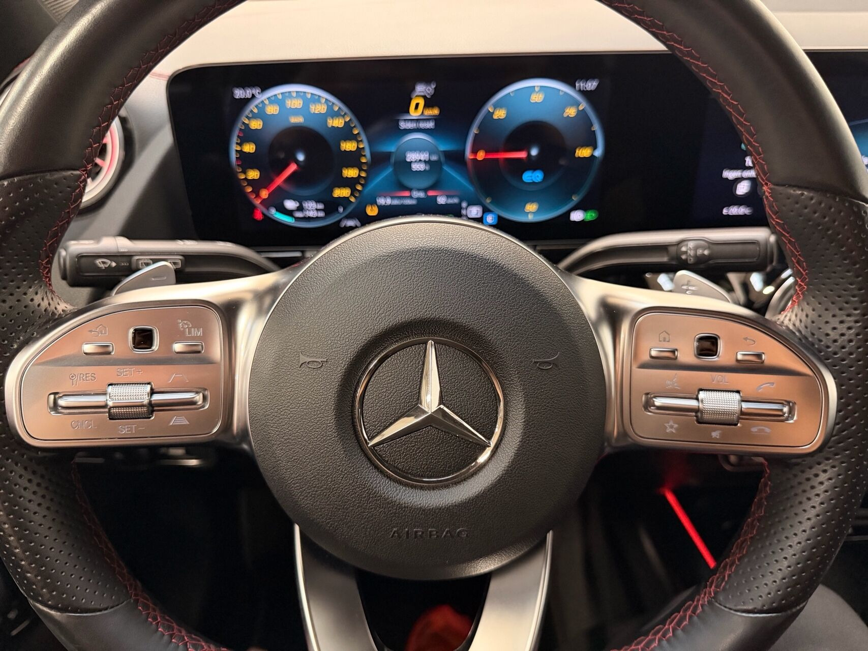 Grå Mercedes EQA250+ fra 2023