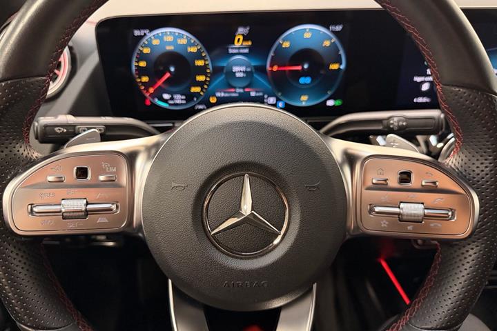 Grå Mercedes EQA250+ fra 2023