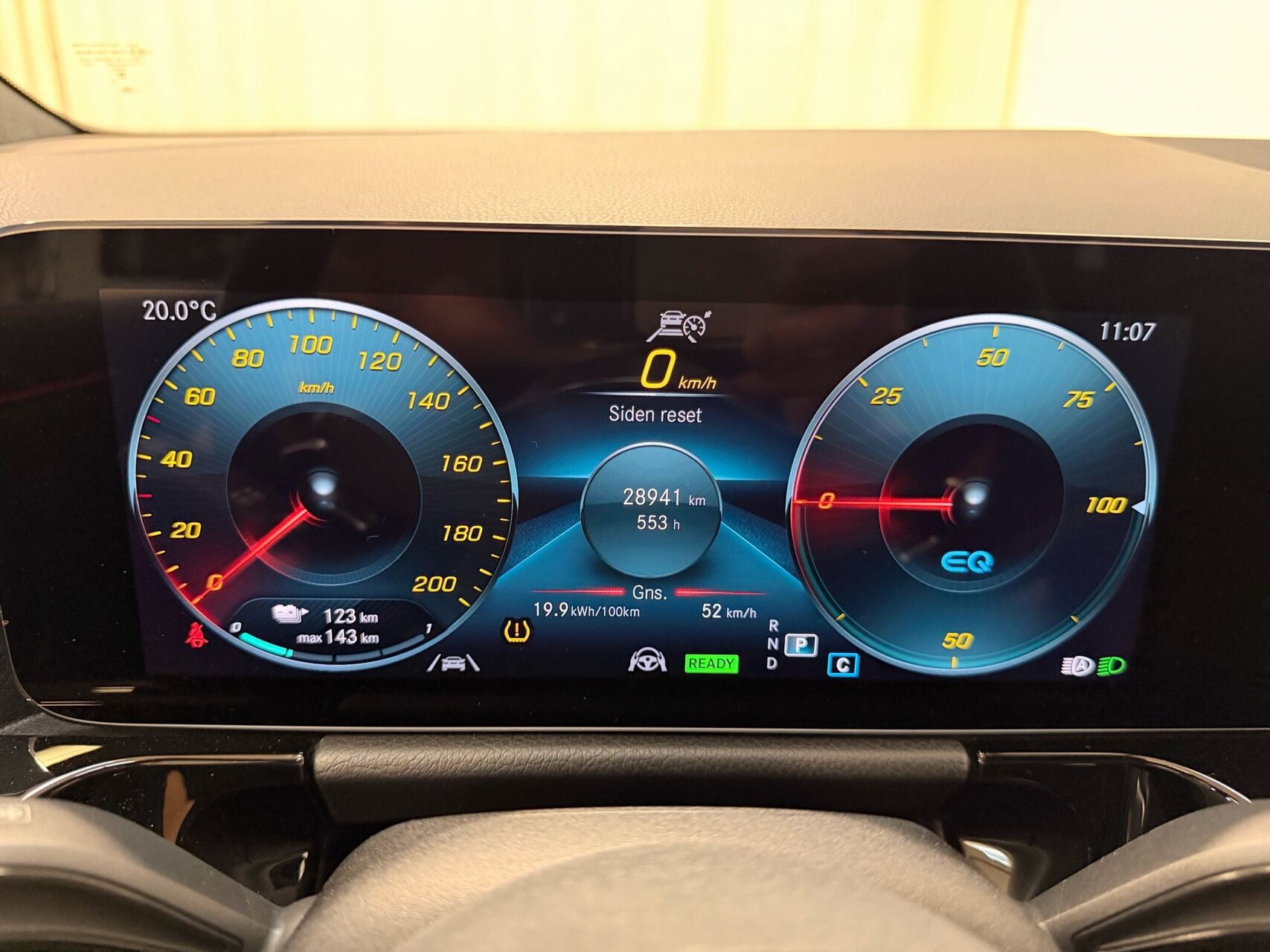 Grå Mercedes EQA250+ fra 2023