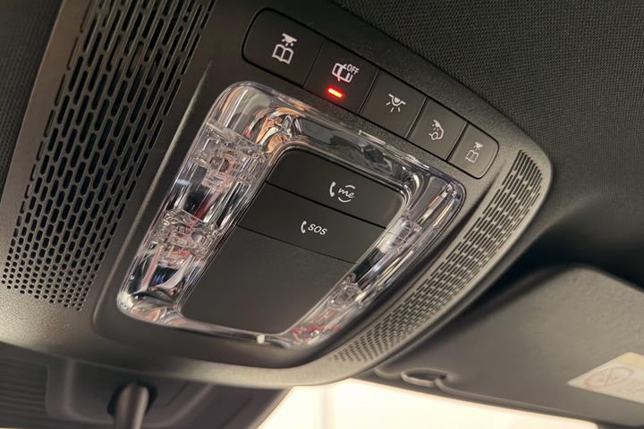 Grå Mercedes EQA250+ fra 2023