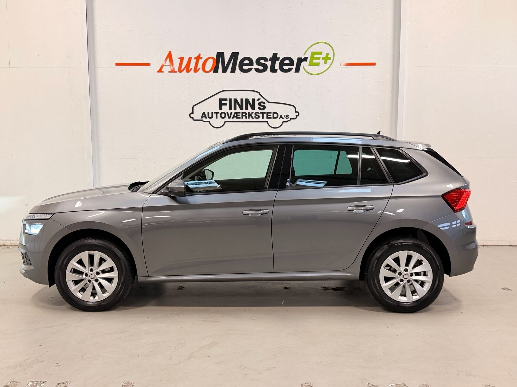 Grå Skoda Kamiq fra 2023