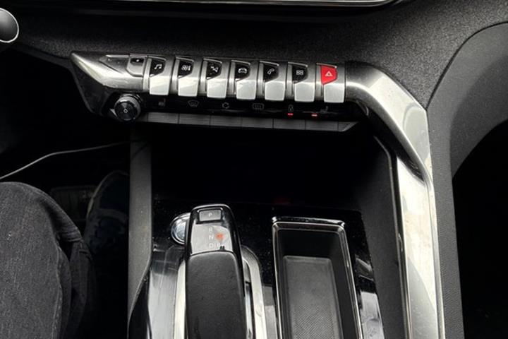 undefined Peugeot 3008 fra 2020
