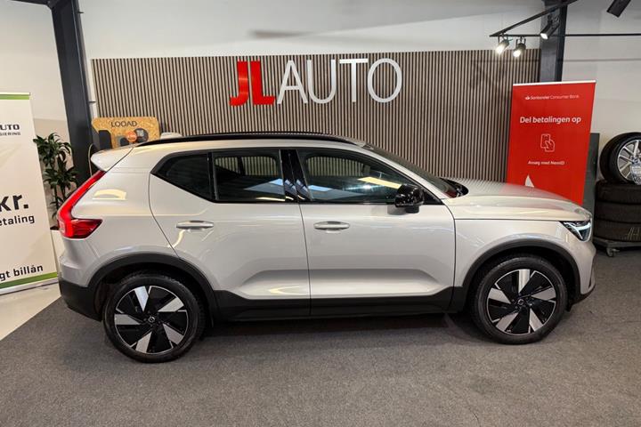 Orange Volvo XC40 fra 2024