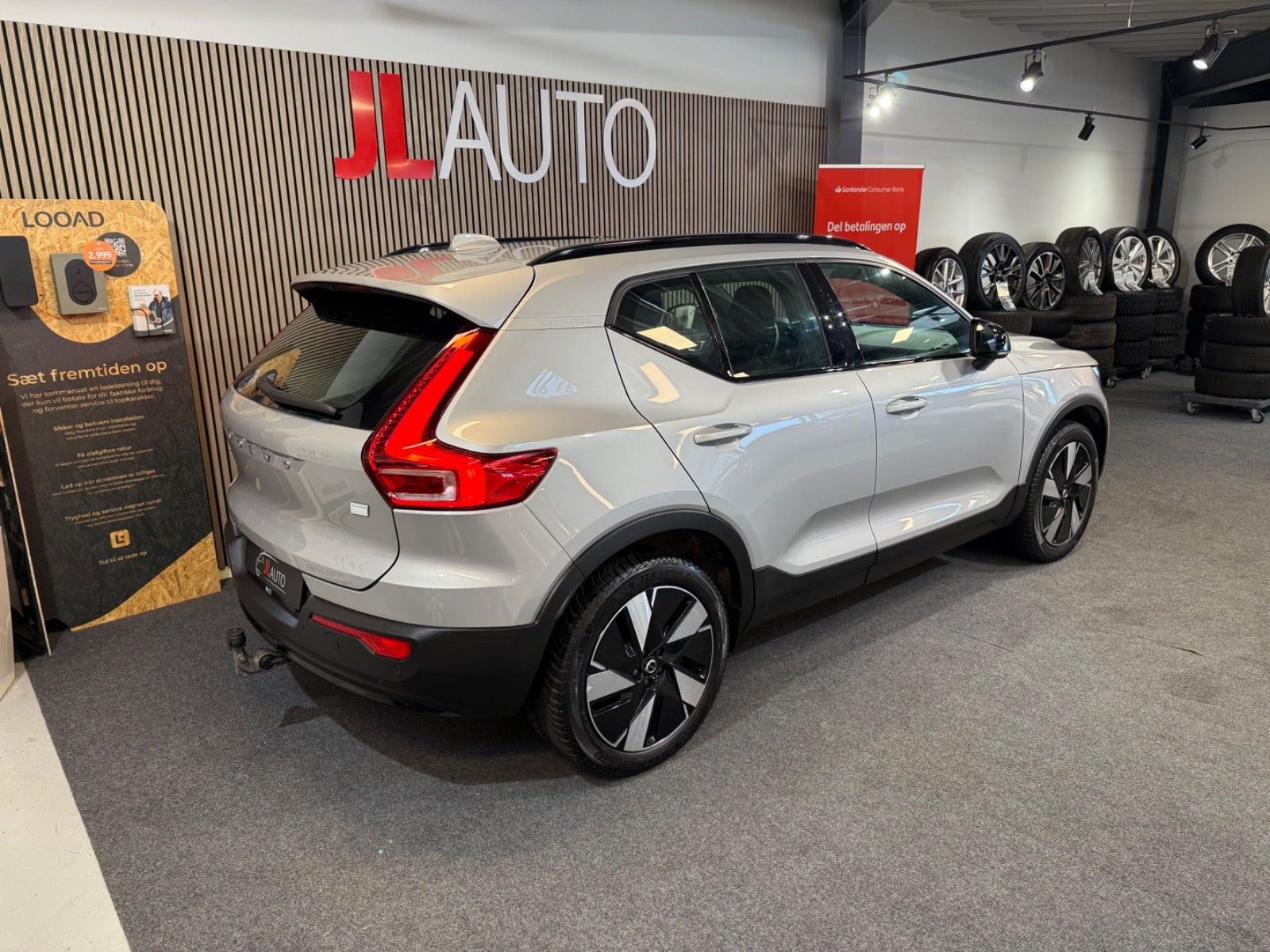 Orange Volvo XC40 fra 2024