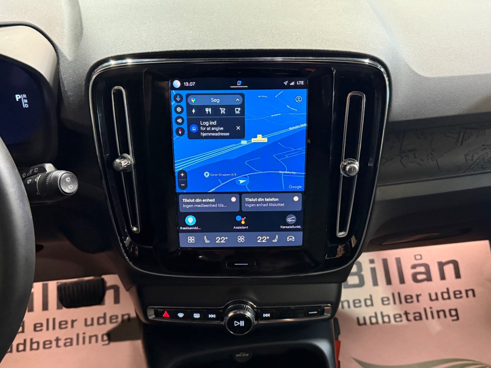 Orange Volvo XC40 fra 2024