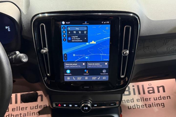 Orange Volvo XC40 fra 2024