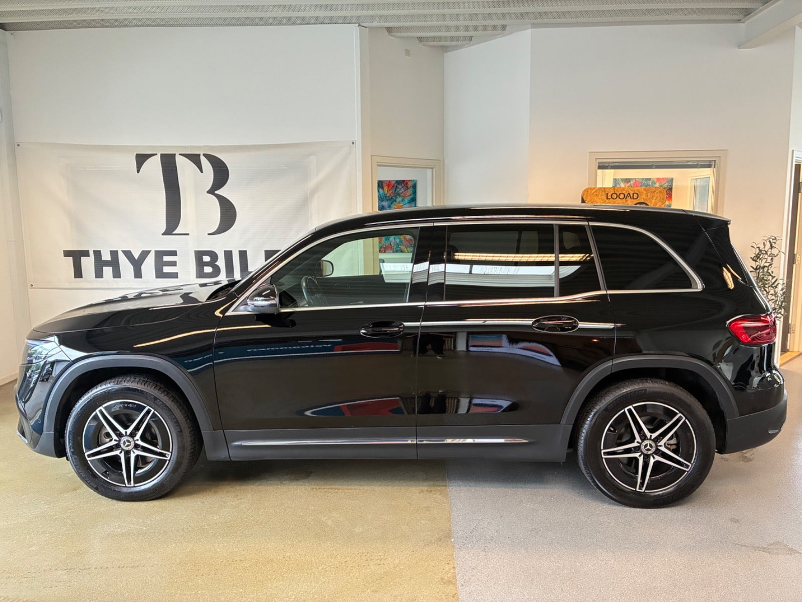 Sort Mercedes EQB250+ fra 2025