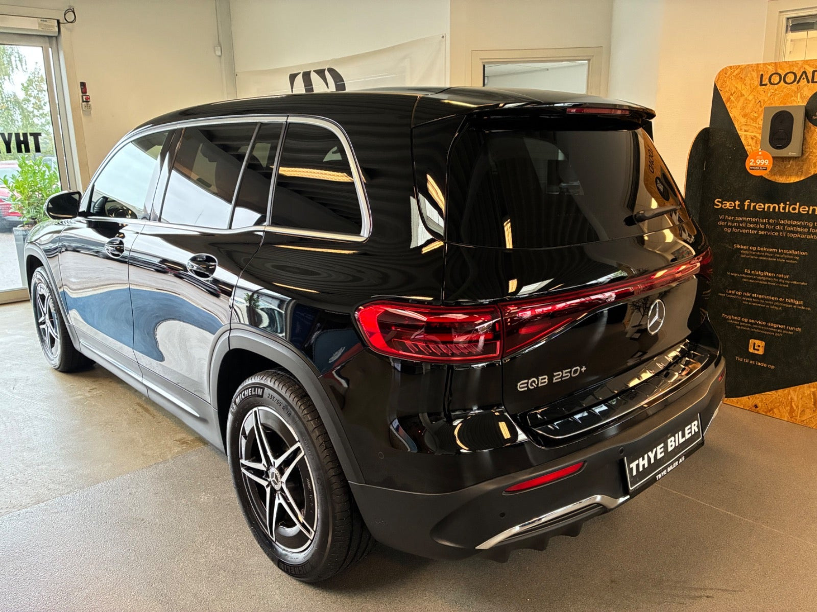 Sort Mercedes EQB250+ fra 2025