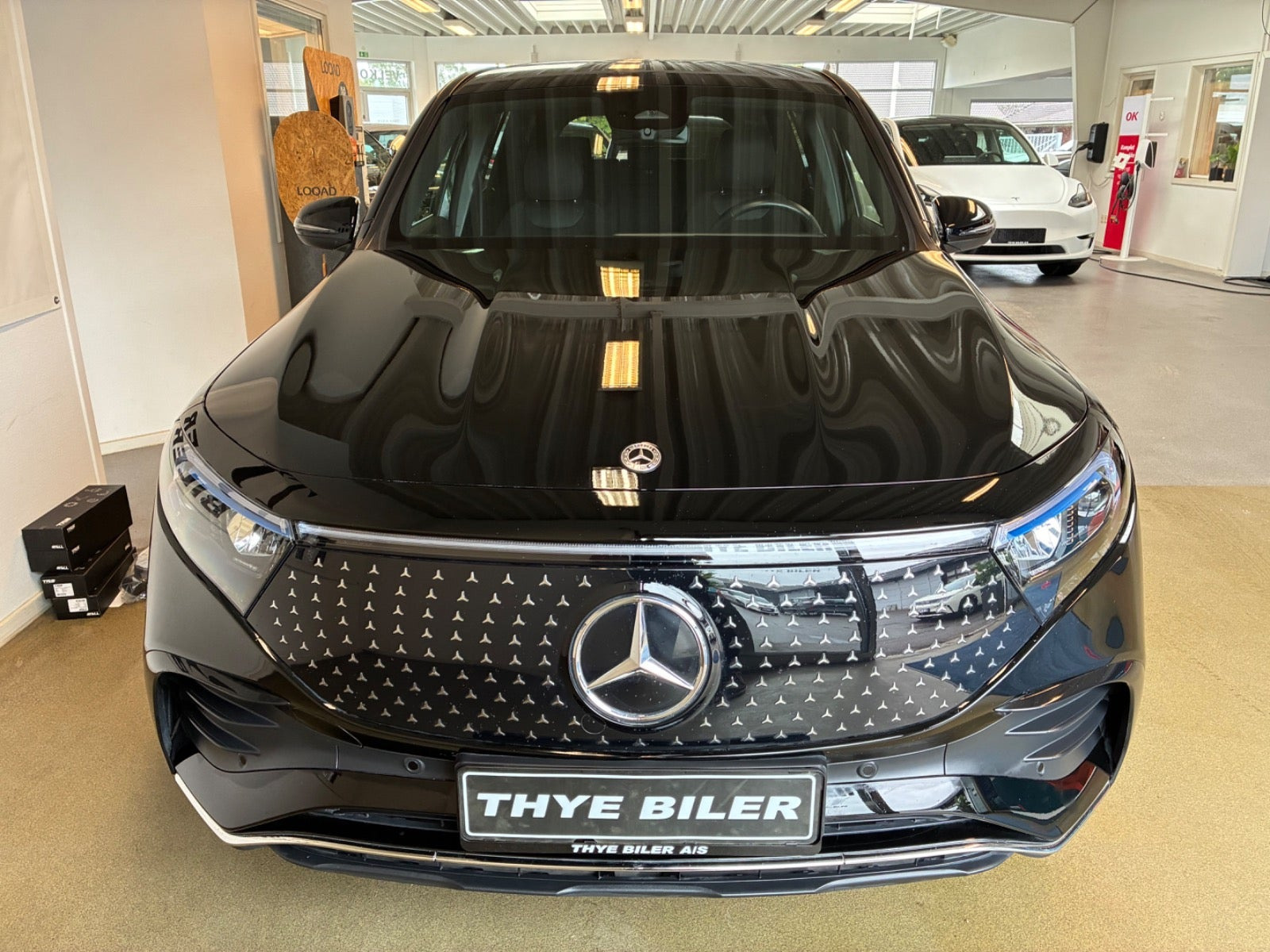 Sort Mercedes EQB250+ fra 2025