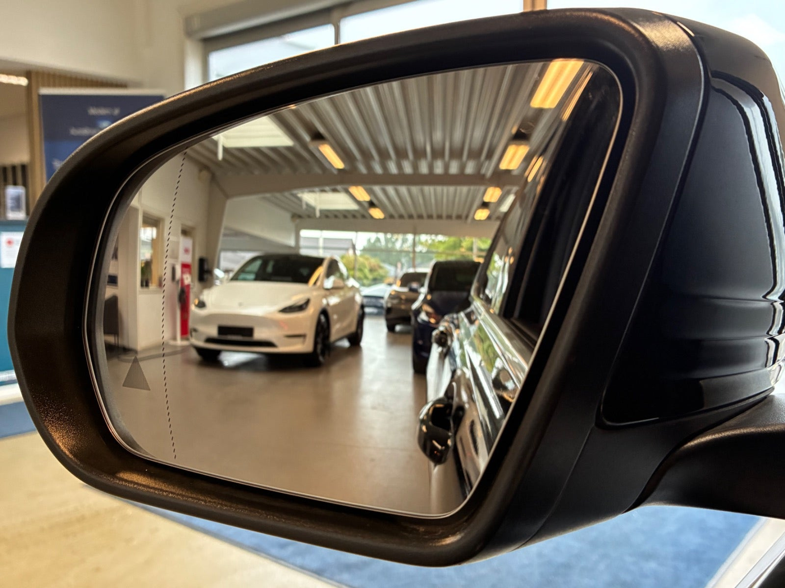Sort Mercedes EQB250+ fra 2025