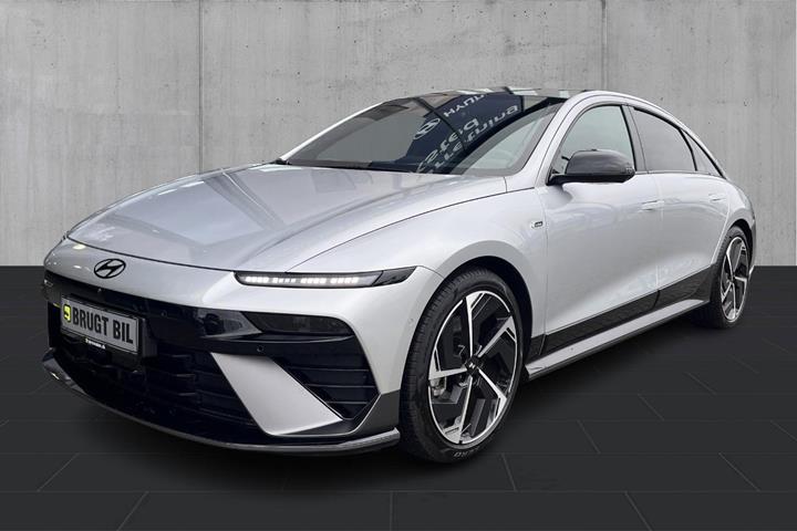 Sølv Hyundai Ioniq 6 fra 2026 set udefra
