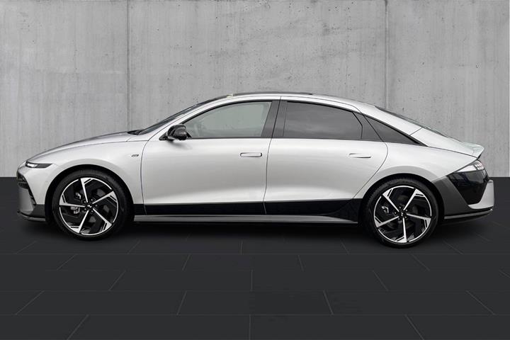 Sølv Hyundai Ioniq 6 fra 2026