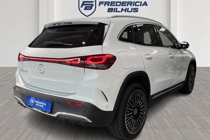 Hvid Mercedes EQA250+ fra 2022