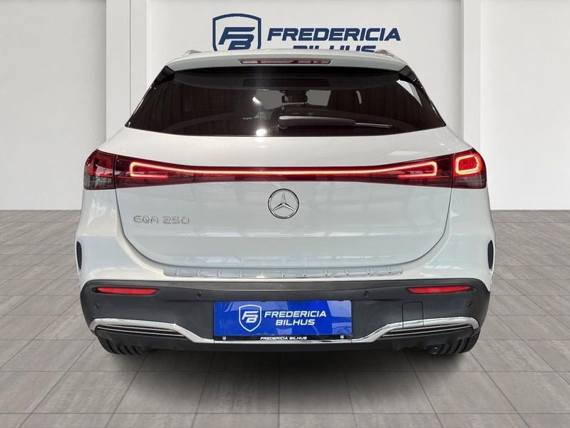 Hvid Mercedes EQA250+ fra 2022