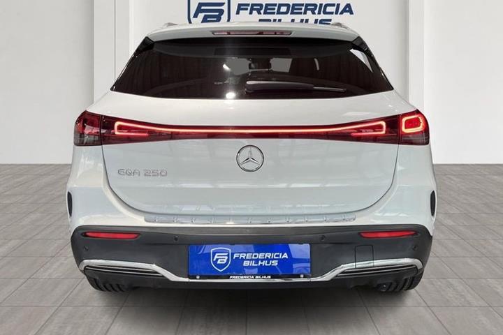 Hvid Mercedes EQA250+ fra 2022