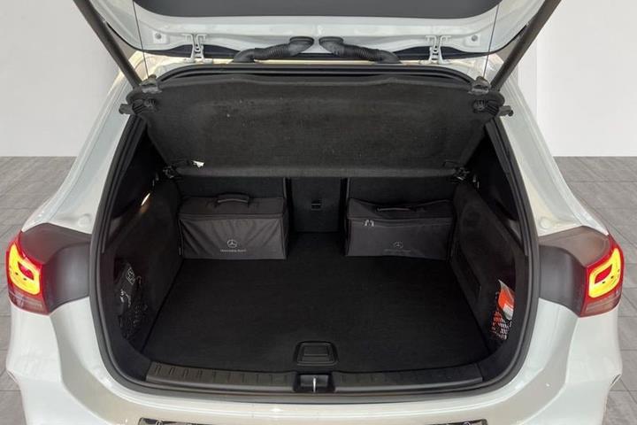 Hvid Mercedes EQA250+ fra 2022