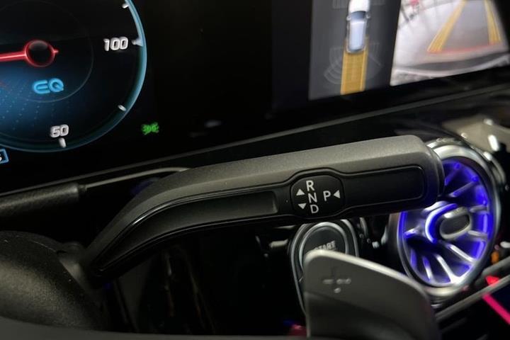 Hvid Mercedes EQA250+ fra 2022
