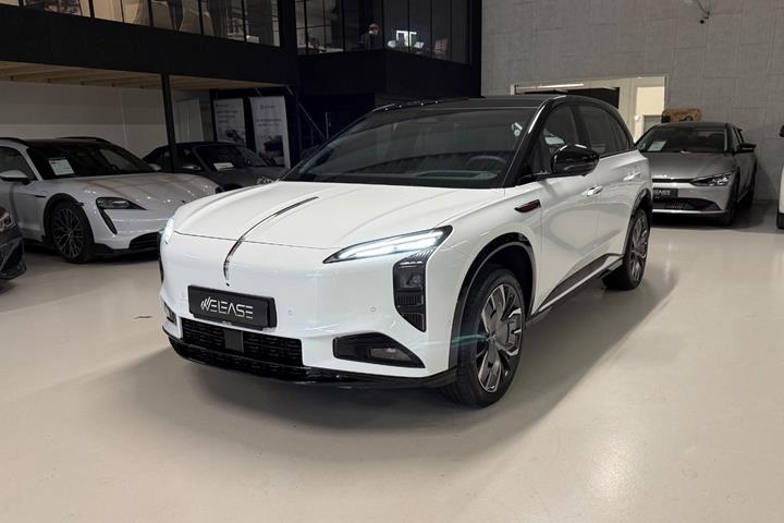 Hvid Hongqi EHS7 fra 2025 set udefra