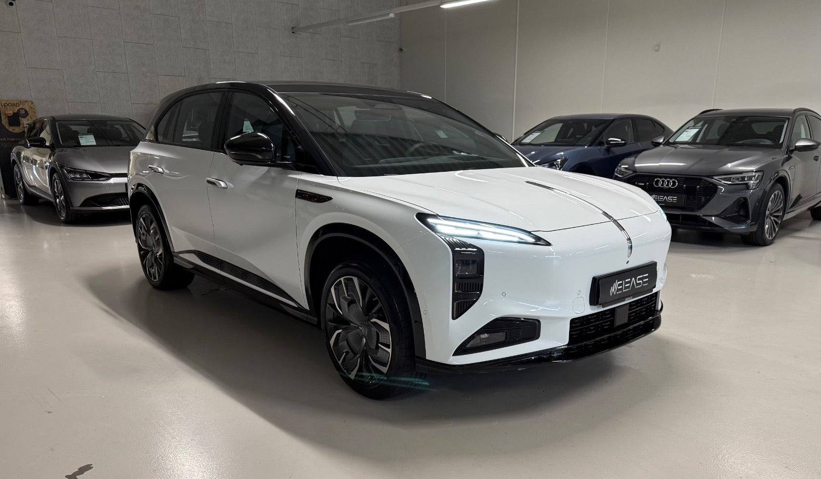 Hvid Hongqi EHS7 fra 2025