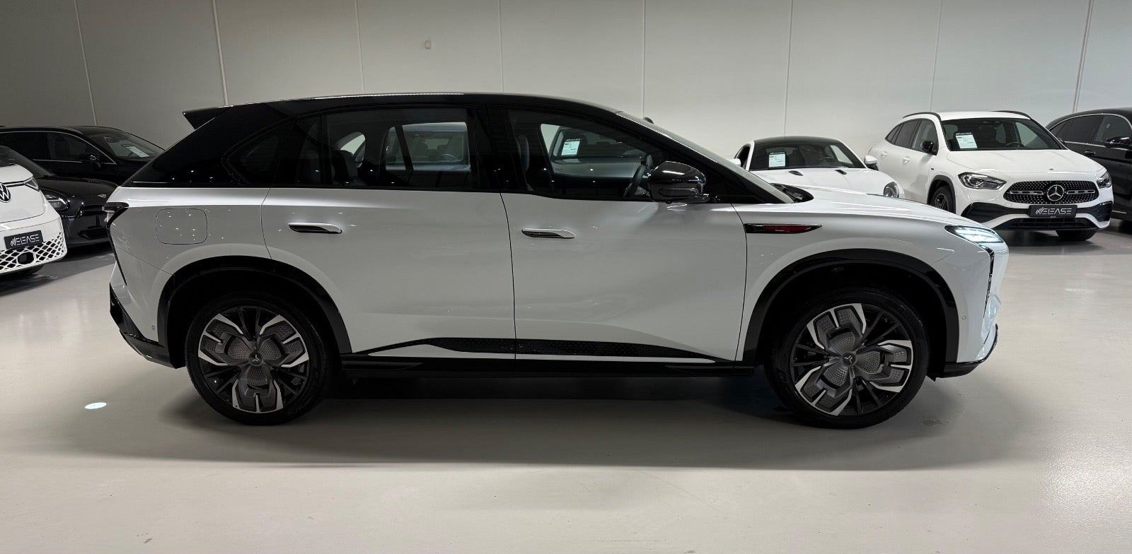 Hvid Hongqi EHS7 fra 2025