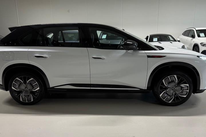 Hvid Hongqi EHS7 fra 2025