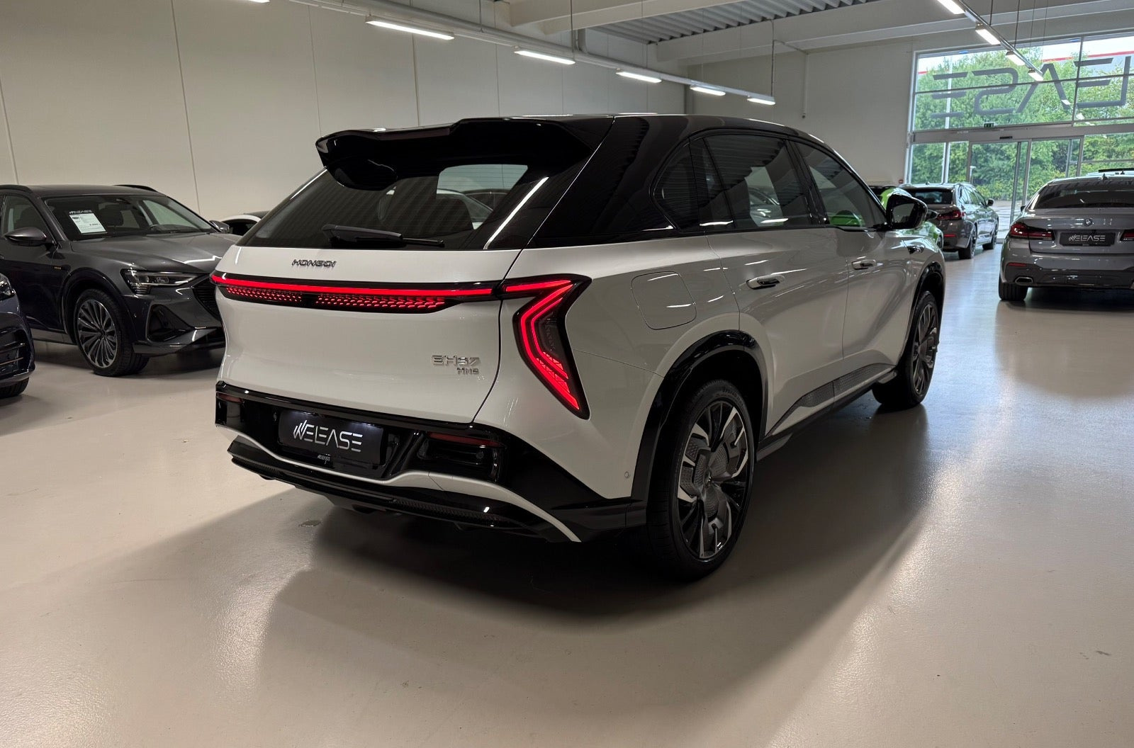 Hvid Hongqi EHS7 fra 2025