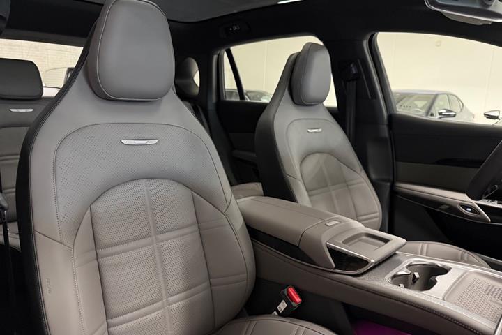 Hvid Hongqi EHS7 fra 2025