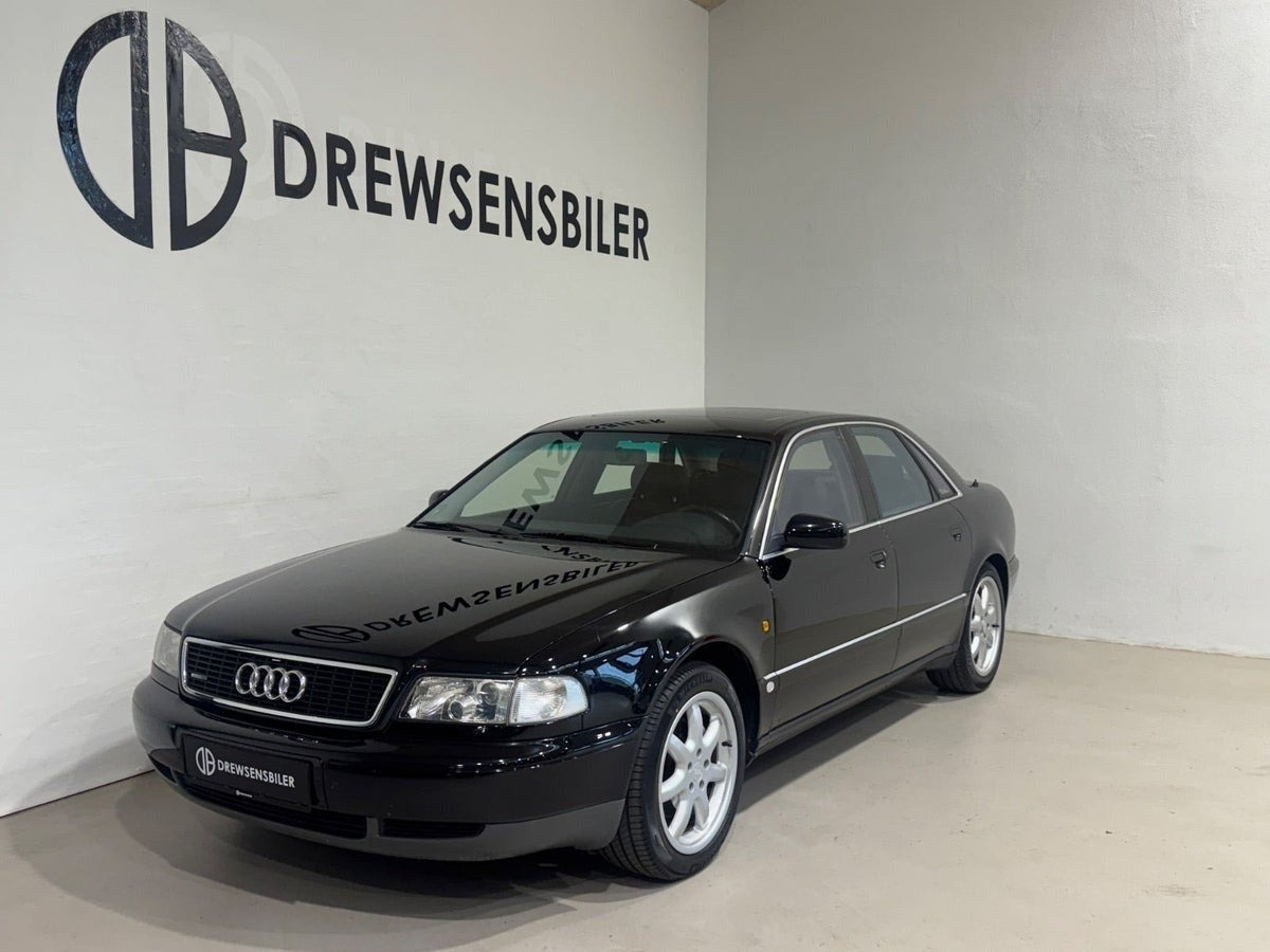 Sort Audi A8 fra 1997